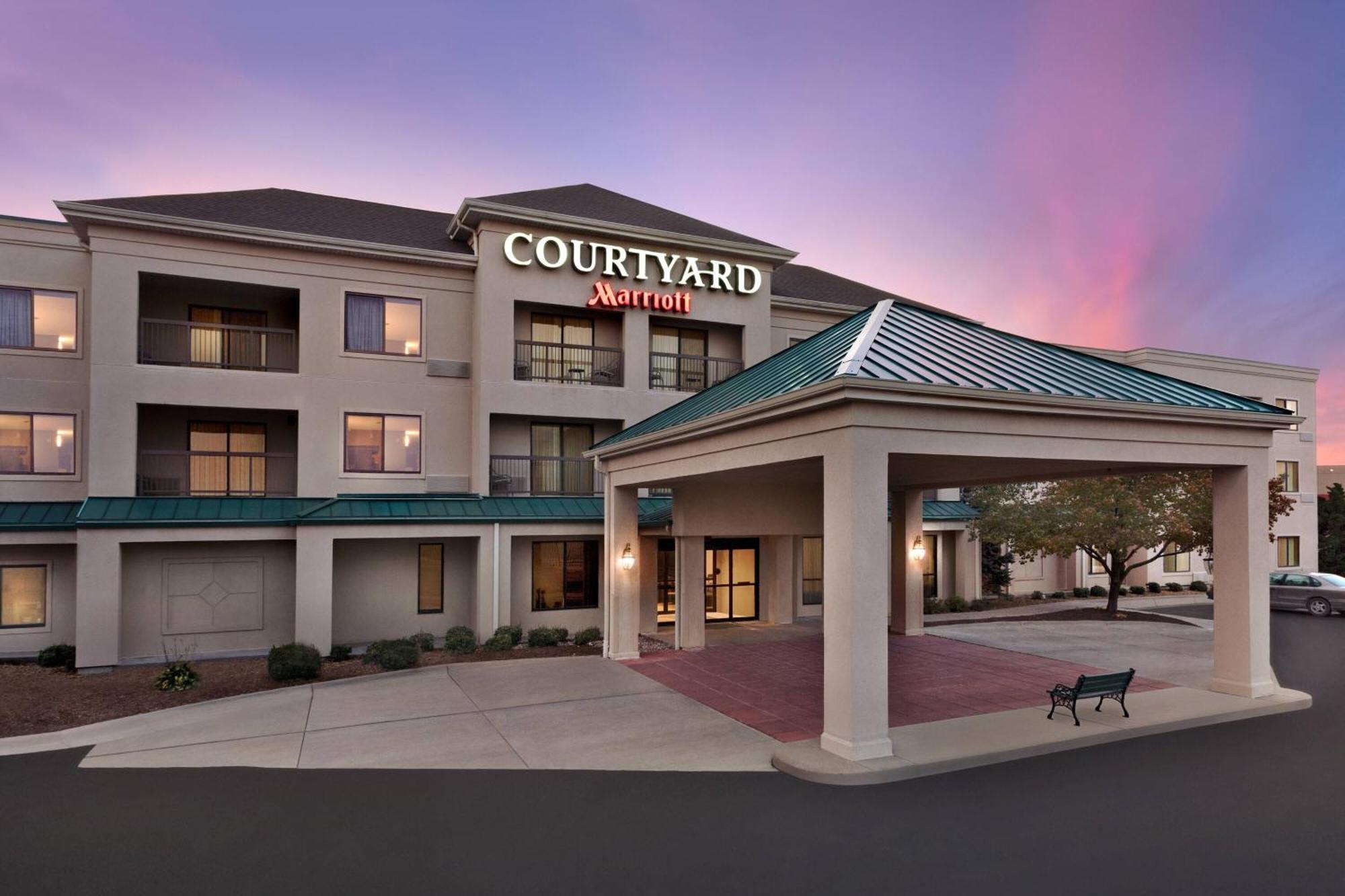 Courtyard By Marriott Topeka Bagian luar foto