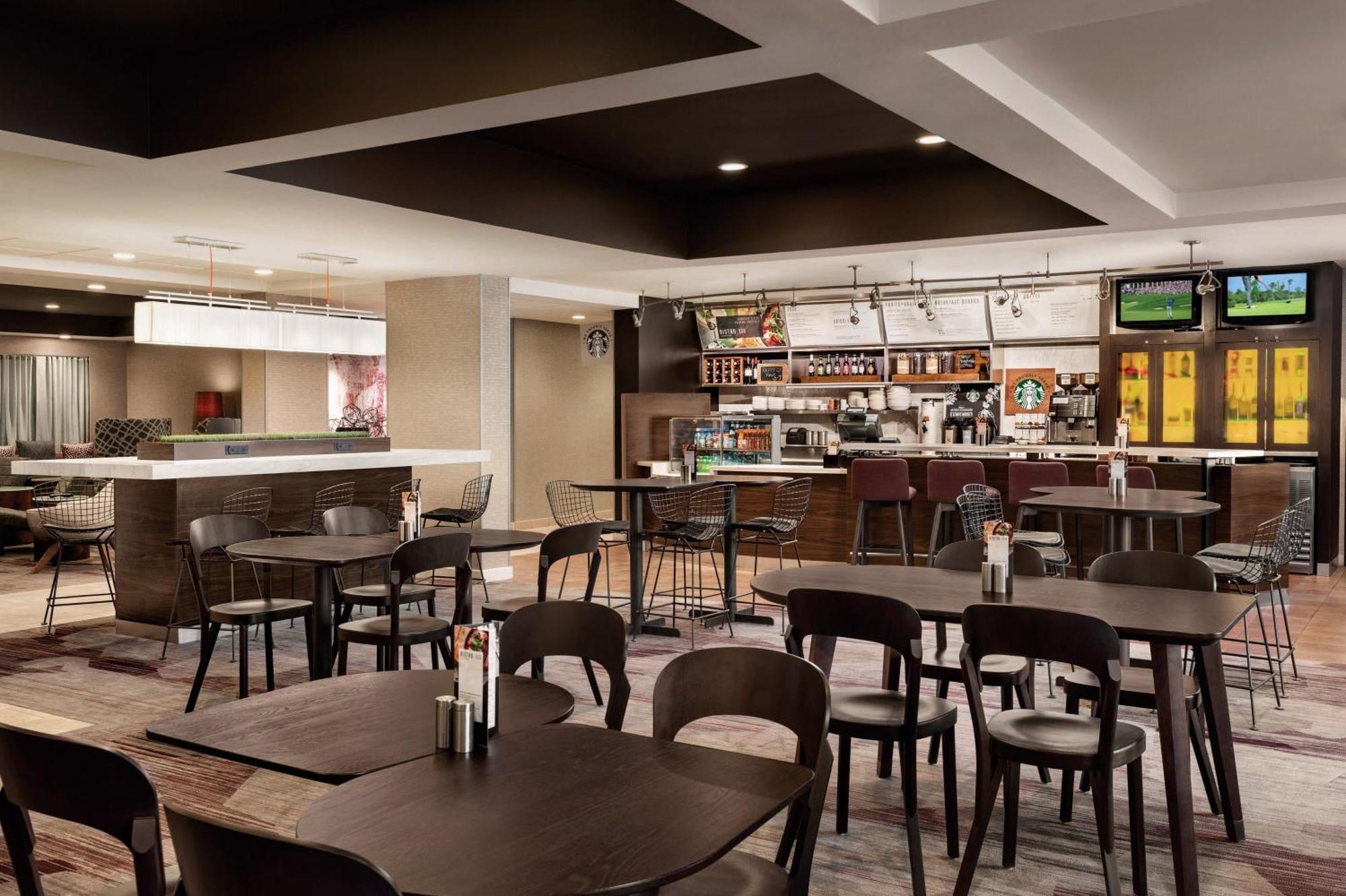 Courtyard By Marriott Topeka Bagian luar foto