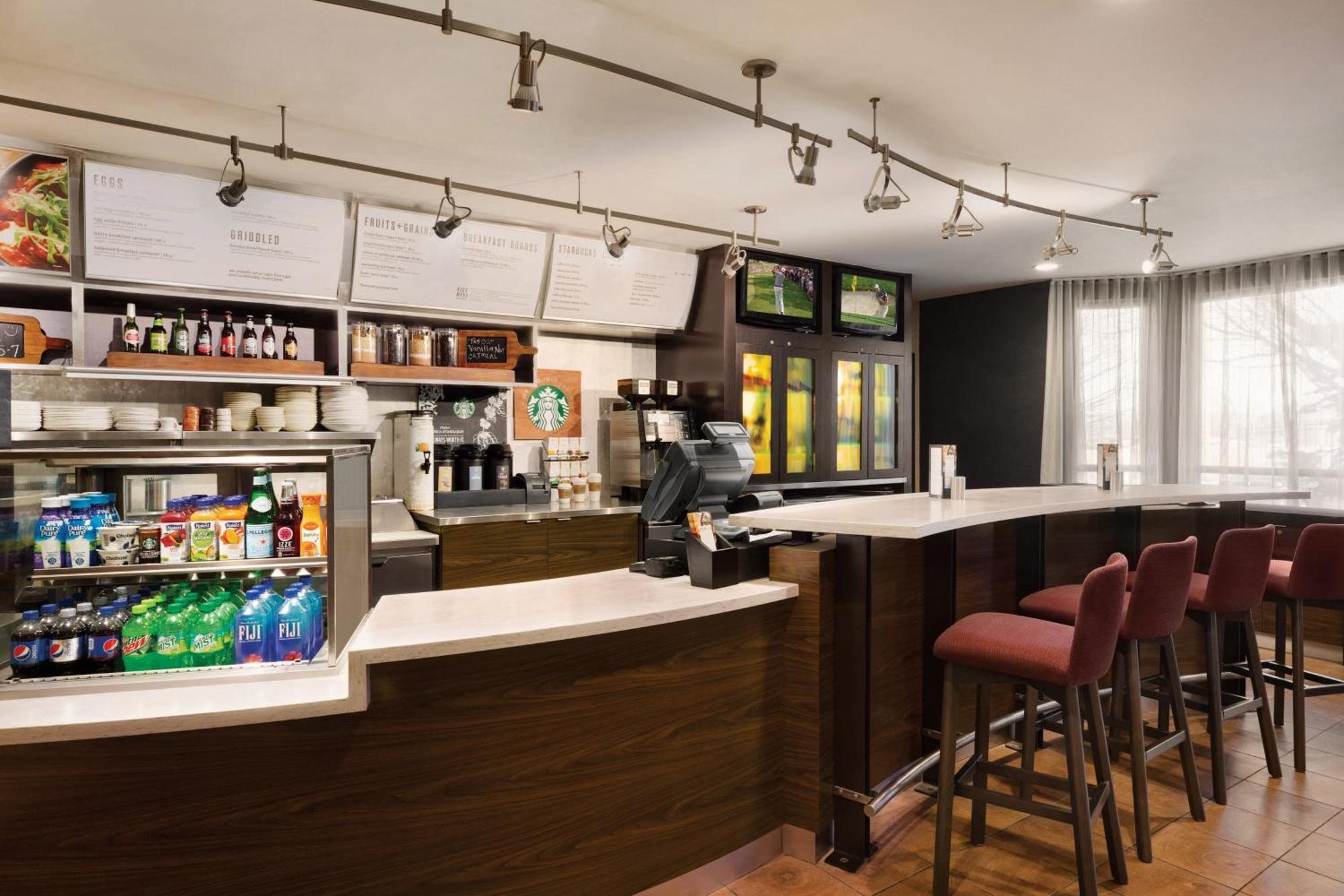 Courtyard By Marriott Topeka Bagian luar foto