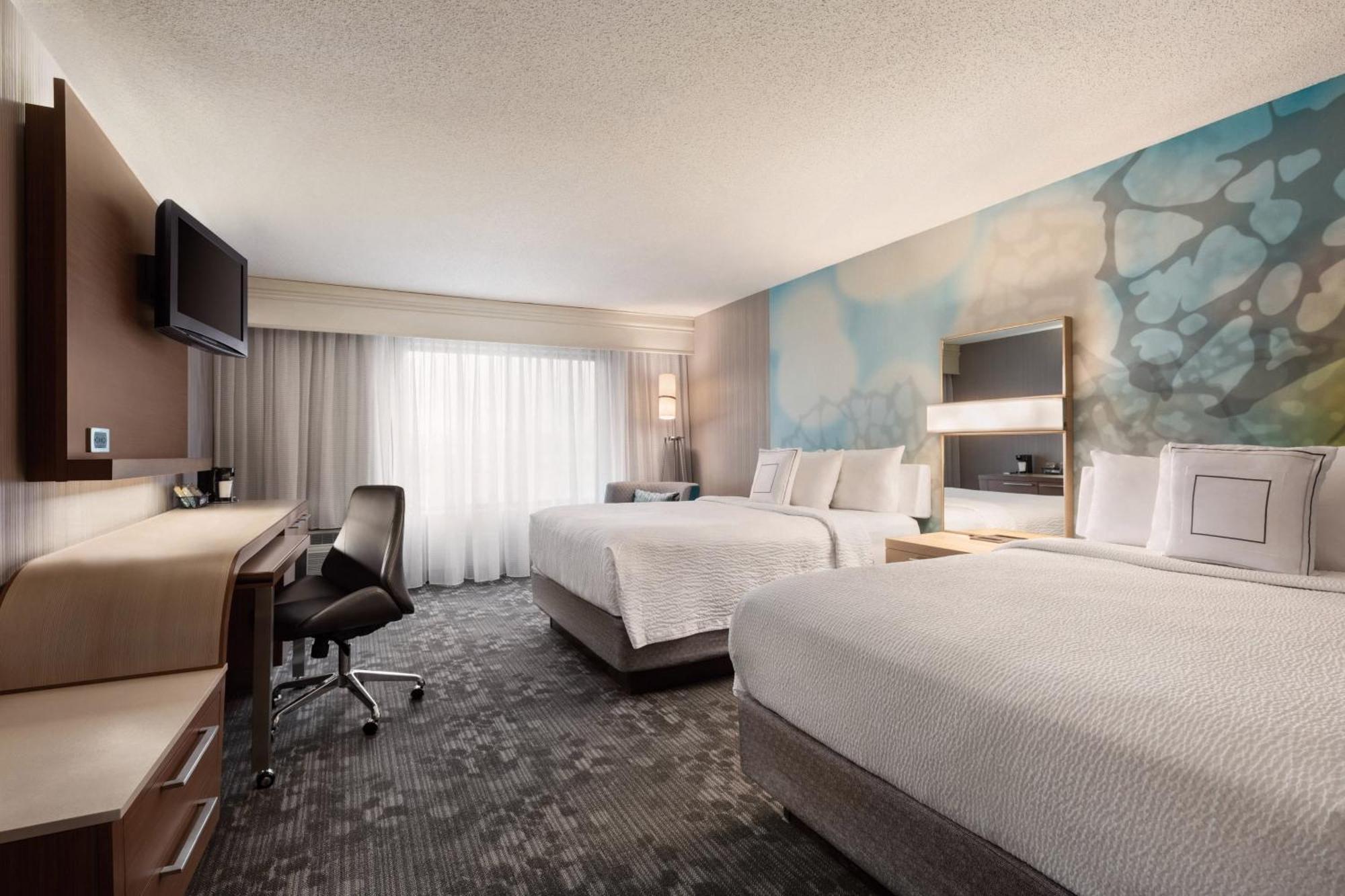 Courtyard By Marriott Topeka Bagian luar foto