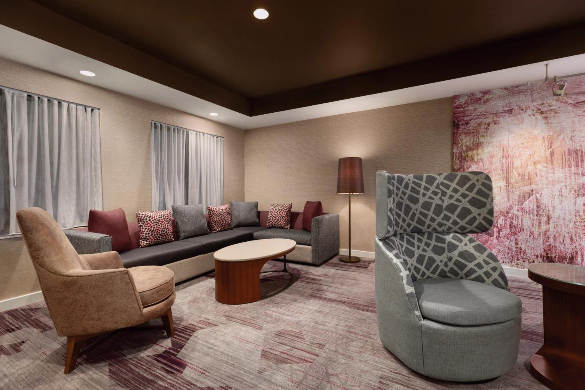 Courtyard By Marriott Topeka Bagian luar foto