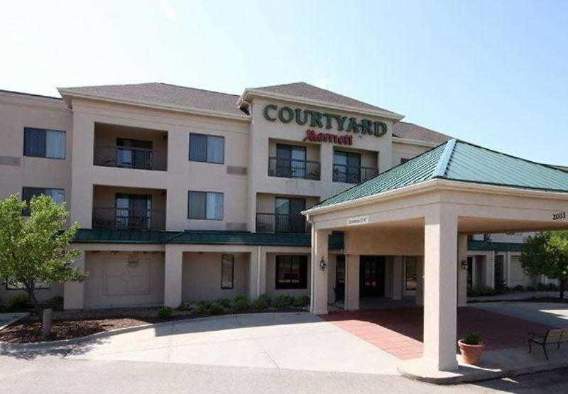 Courtyard By Marriott Topeka Bagian luar foto