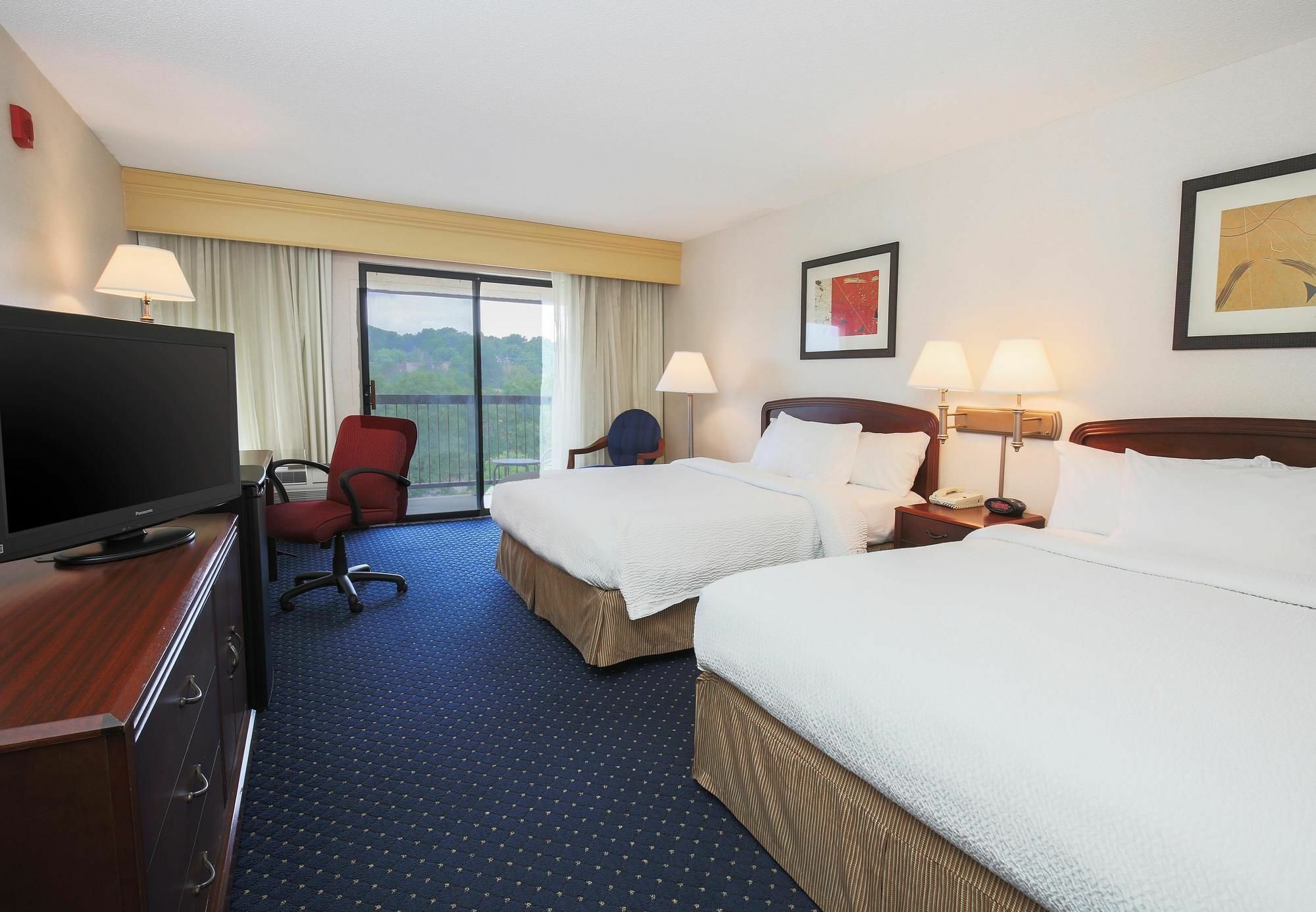 Courtyard By Marriott Topeka Bagian luar foto
