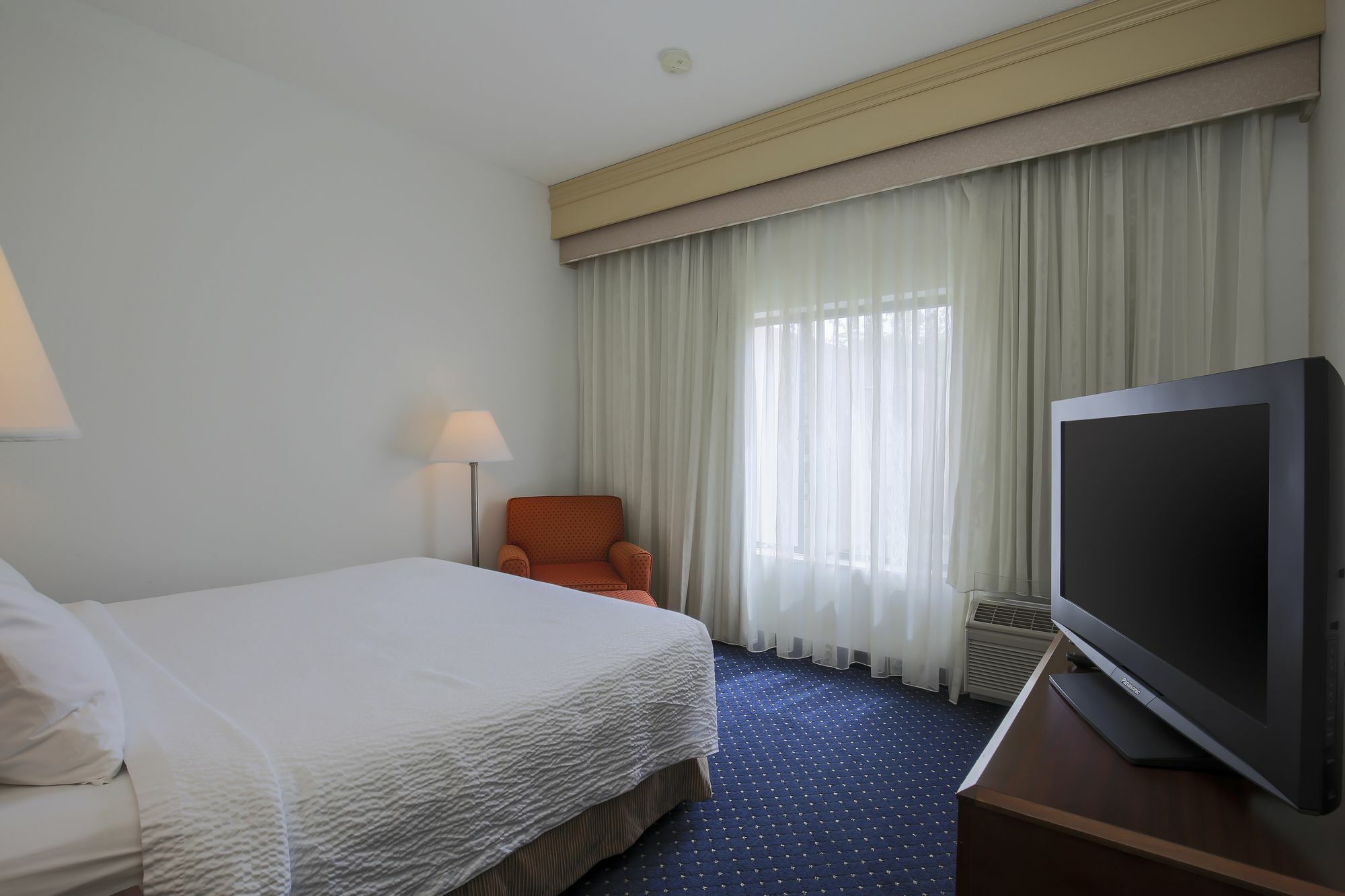 Courtyard By Marriott Topeka Bagian luar foto