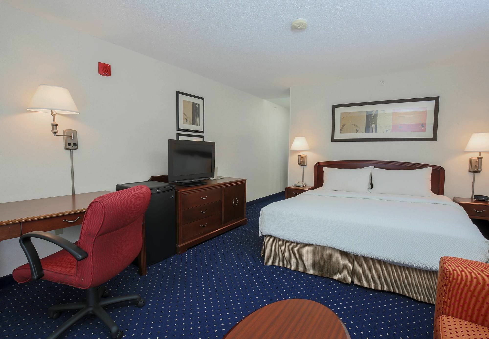 Courtyard By Marriott Topeka Bagian luar foto