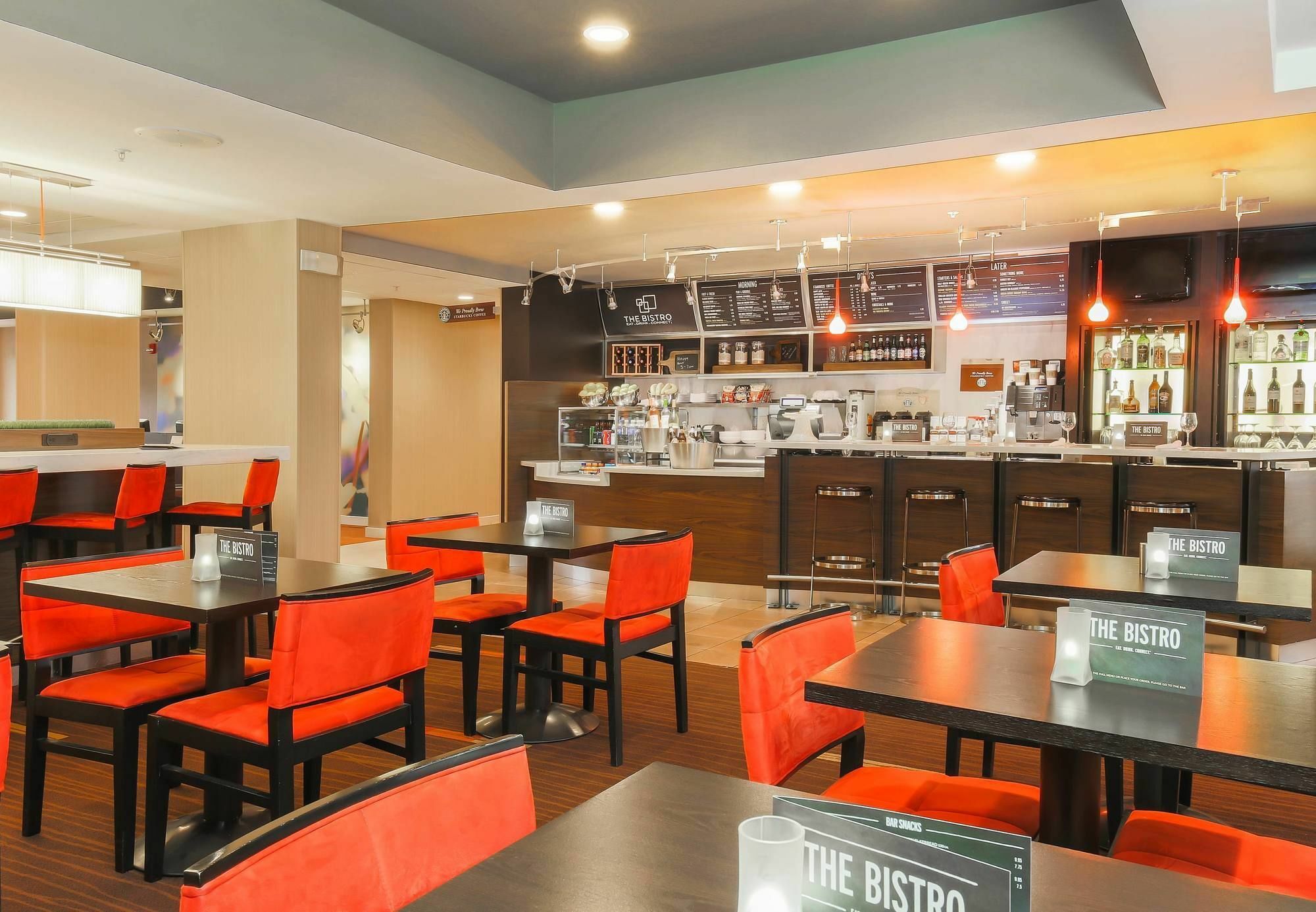 Courtyard By Marriott Topeka Bagian luar foto