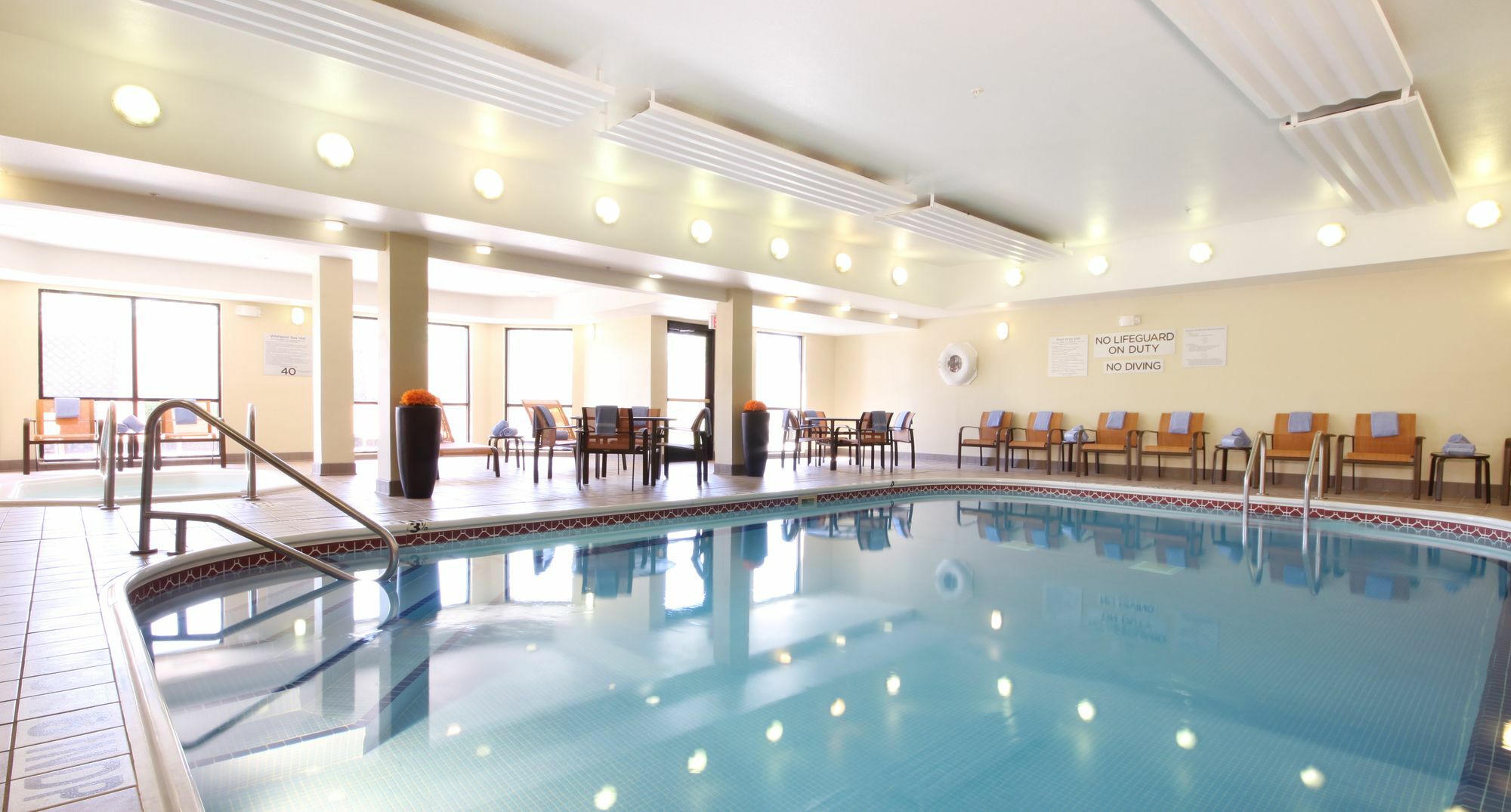 Courtyard By Marriott Topeka Bagian luar foto