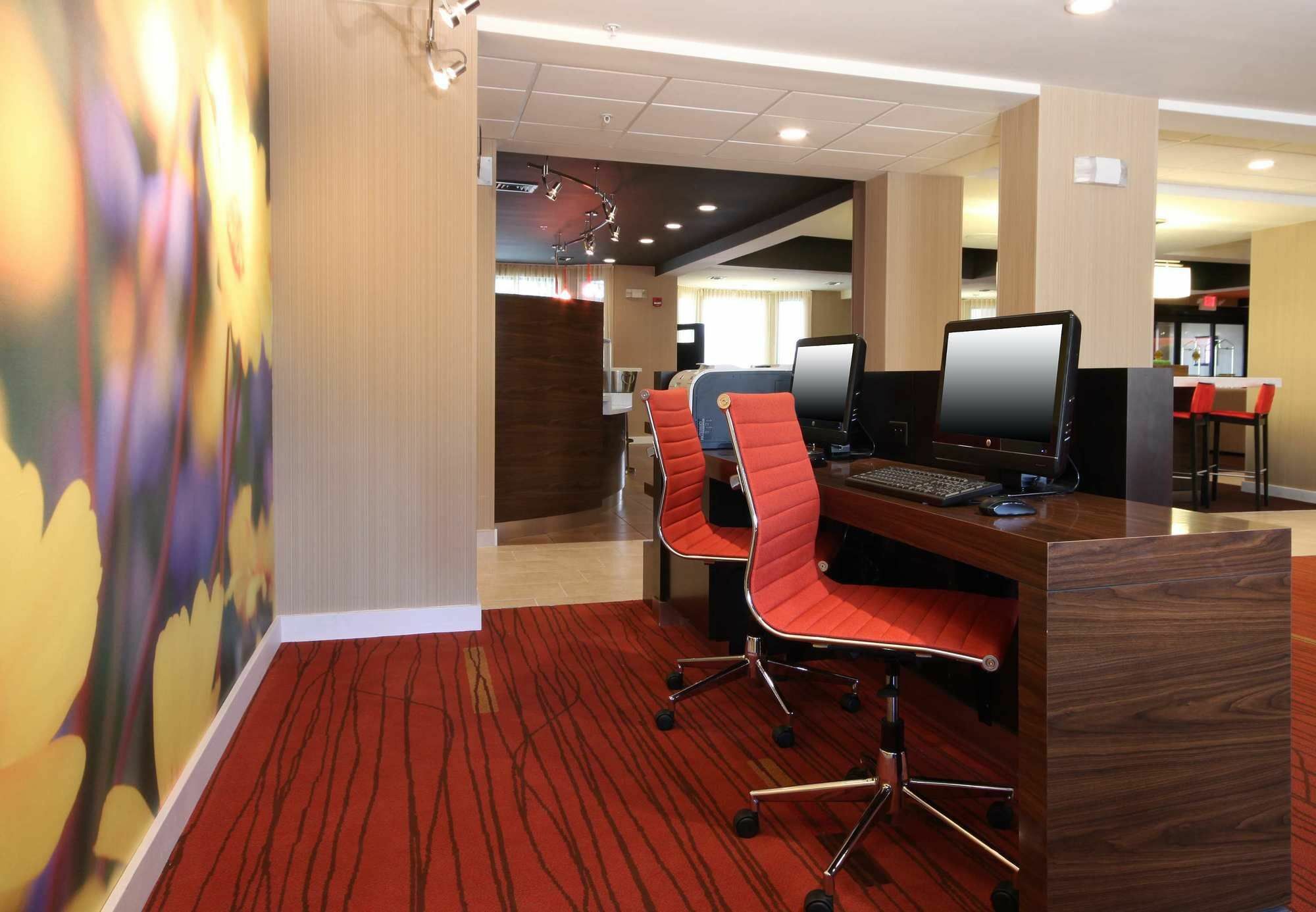 Courtyard By Marriott Topeka Bagian luar foto