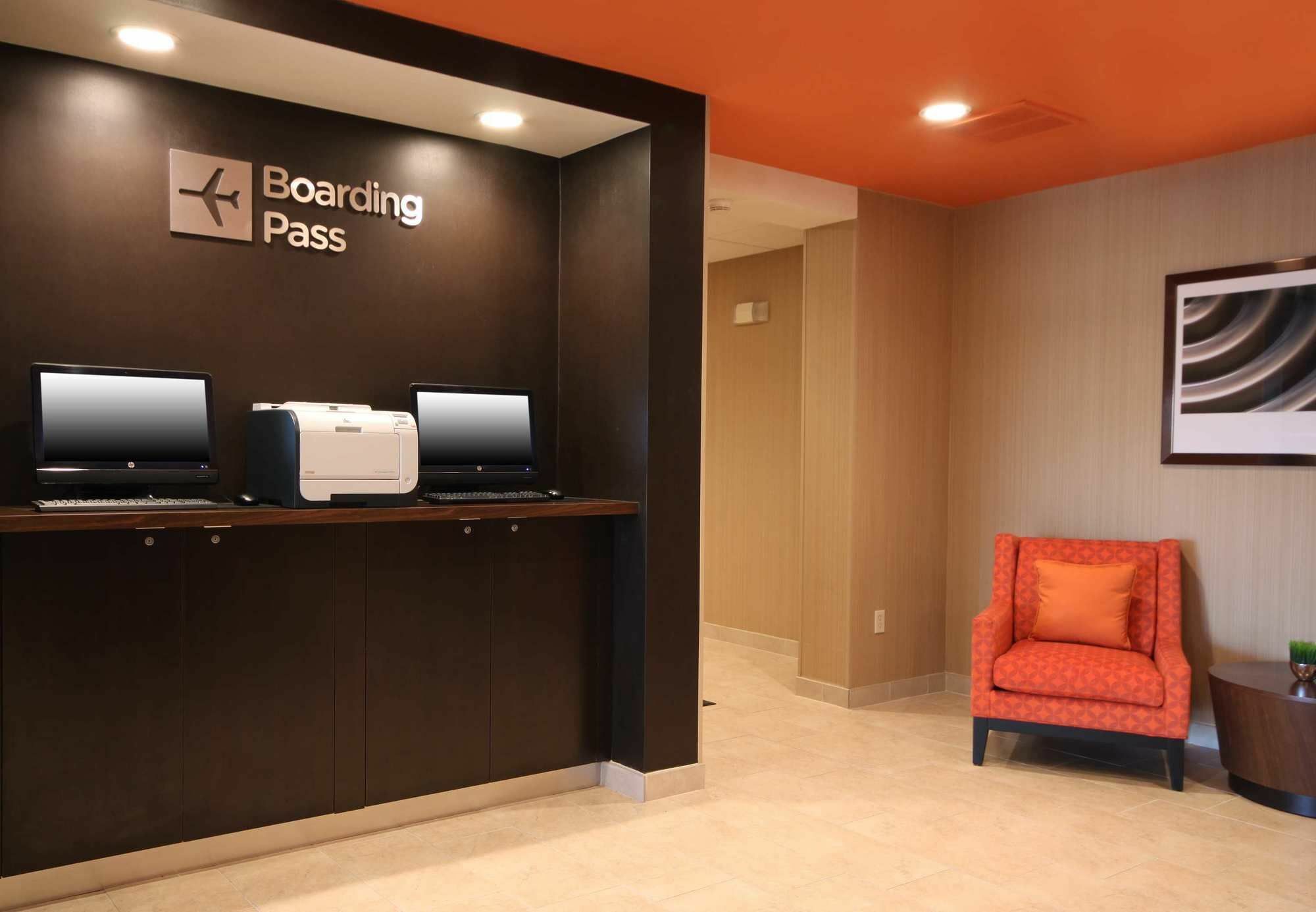 Courtyard By Marriott Topeka Bagian luar foto